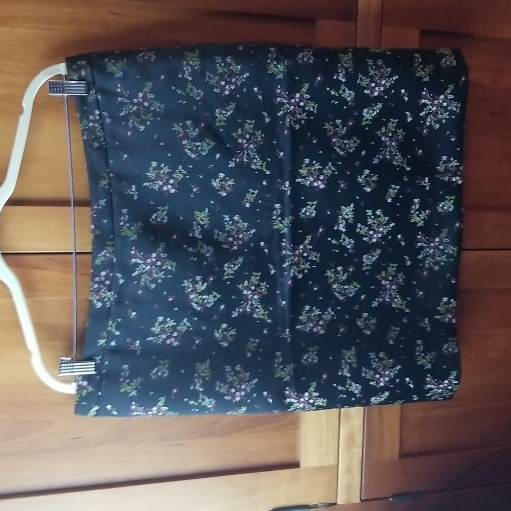 Loft dressy pencil skirt, size 16, with woven botanic print